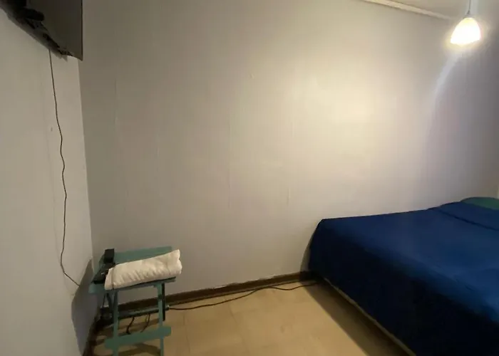 Lindo Dormitorio En Depto Las Condes / Estacionamiento